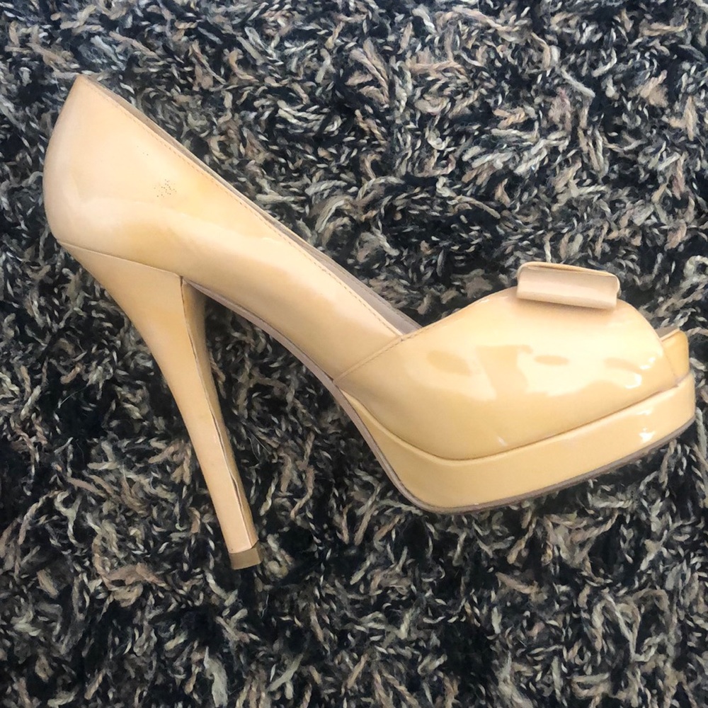 Fendi bow pumps 38.5